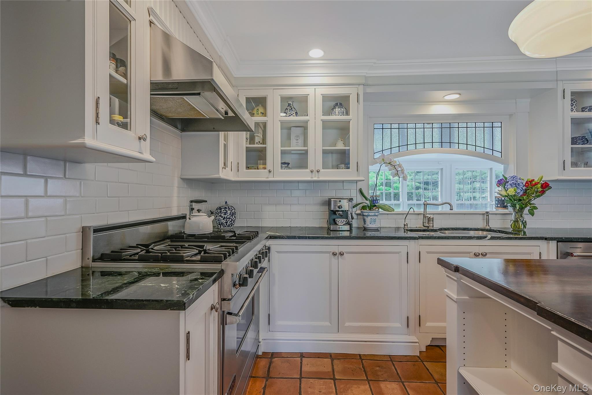 27 Van Wyck Lane, Lloyd Harbor, NY 11743