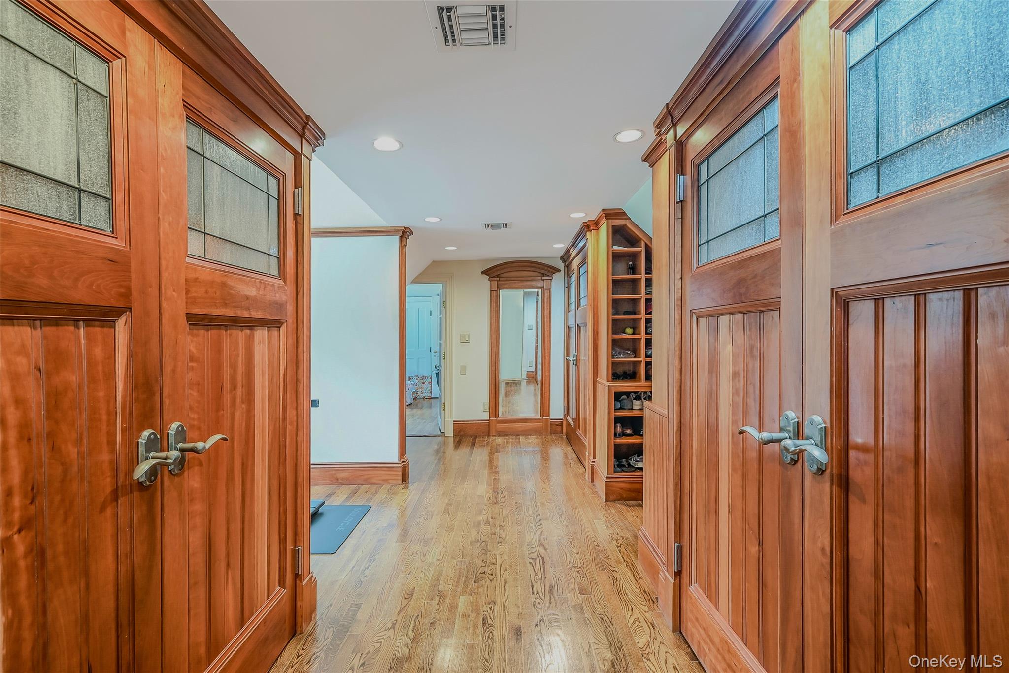 27 Van Wyck Lane, Lloyd Harbor, NY 11743