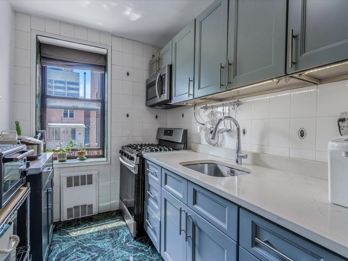 102-12 65th Avenue # D22, Forest Hills, NY 11375