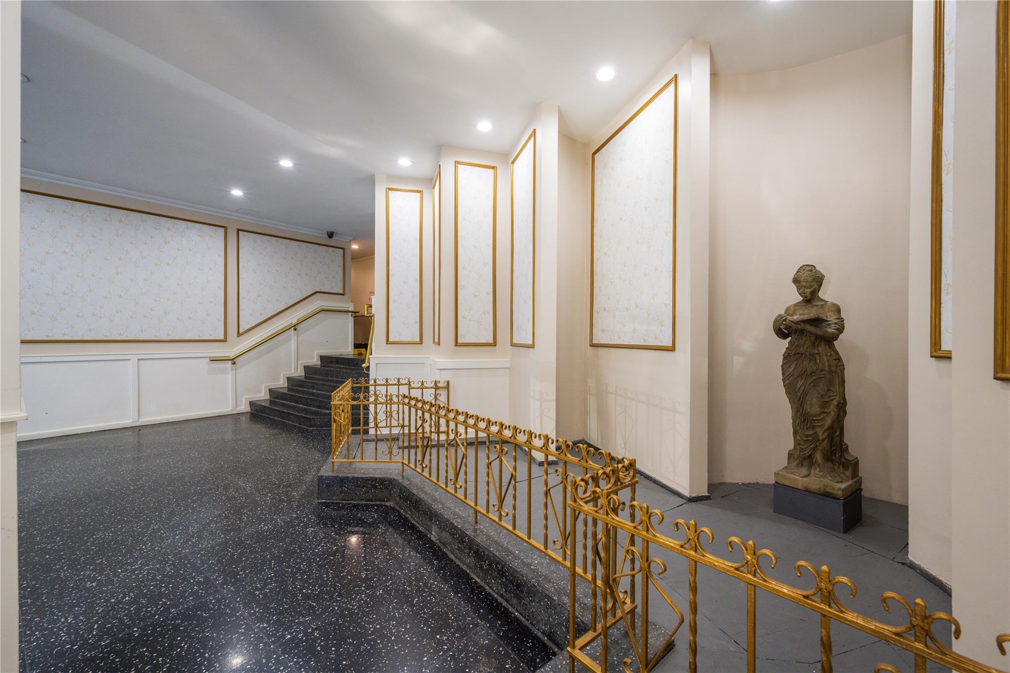 53-11 90 Street # 1F, Elmhurst, NY 11373