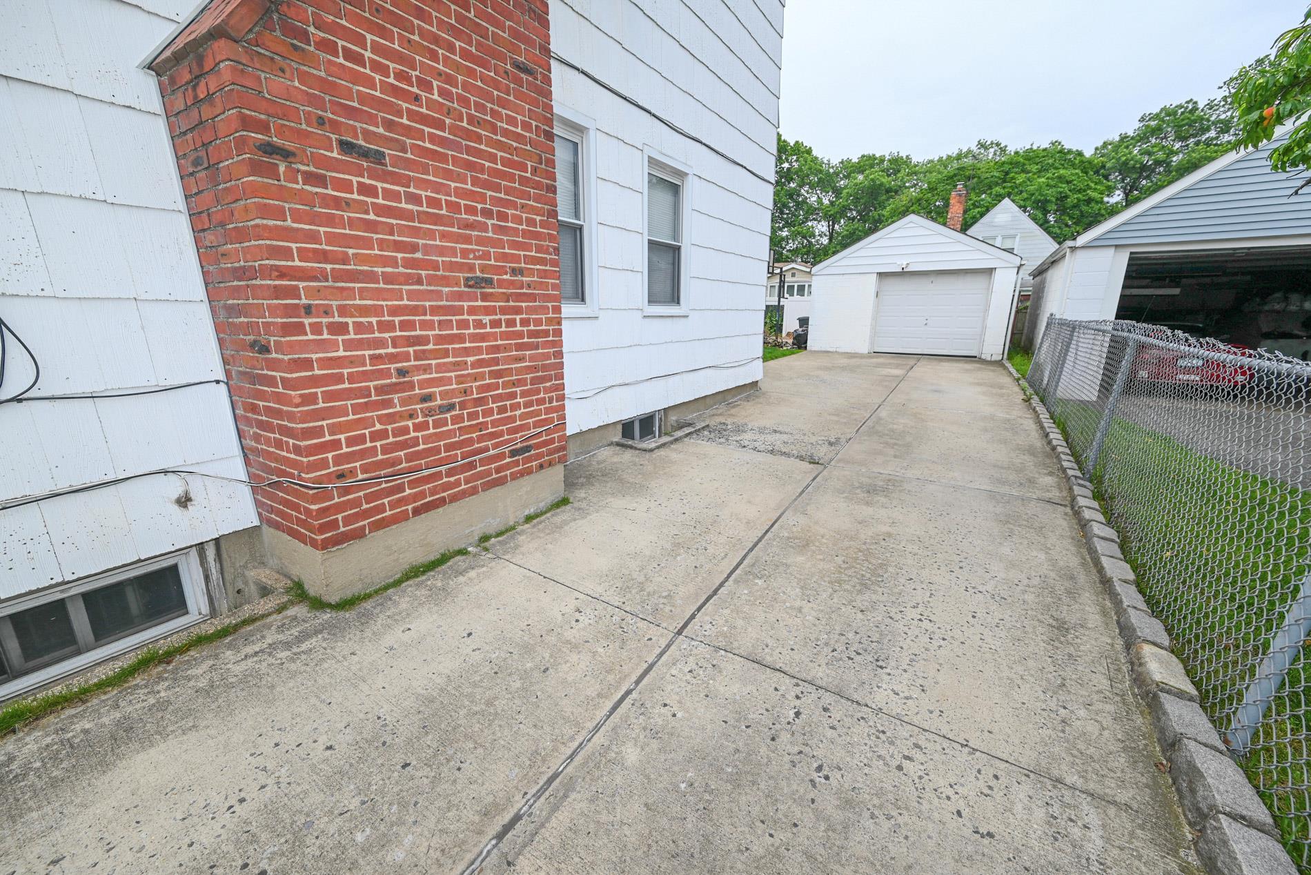 85-23 264th Street, Floral Park, NY 11001