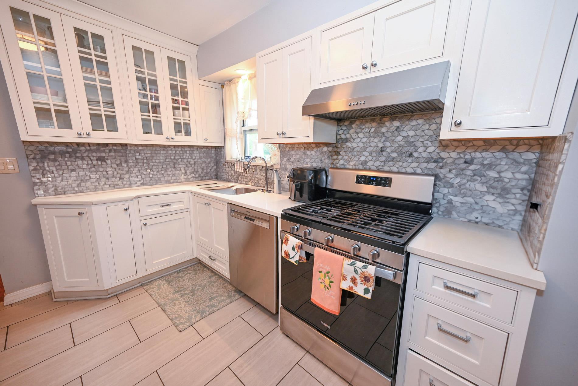 85-23 264th Street, Floral Park, NY 11001