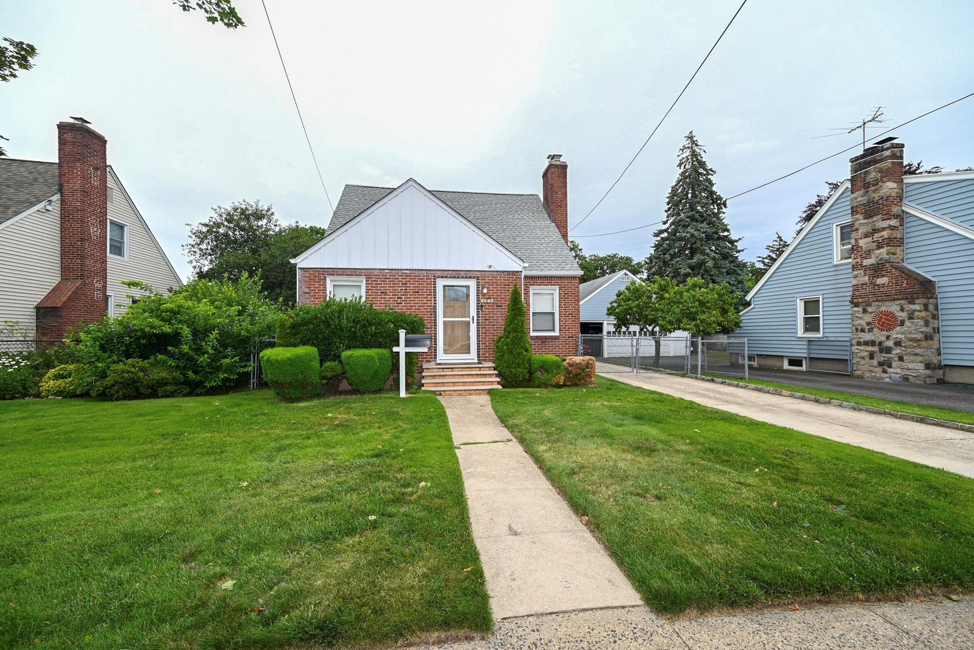 85-23 264th Street, Floral Park, NY 11001