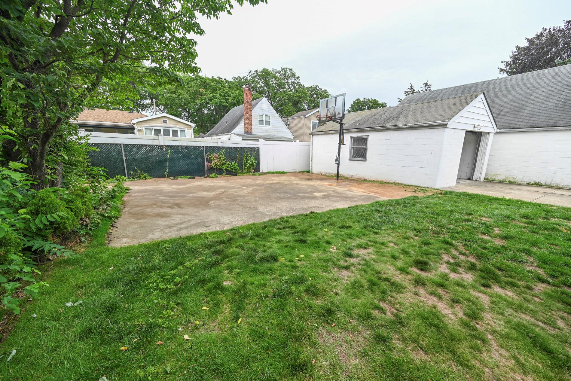 85-23 264th Street, Floral Park, NY 11001