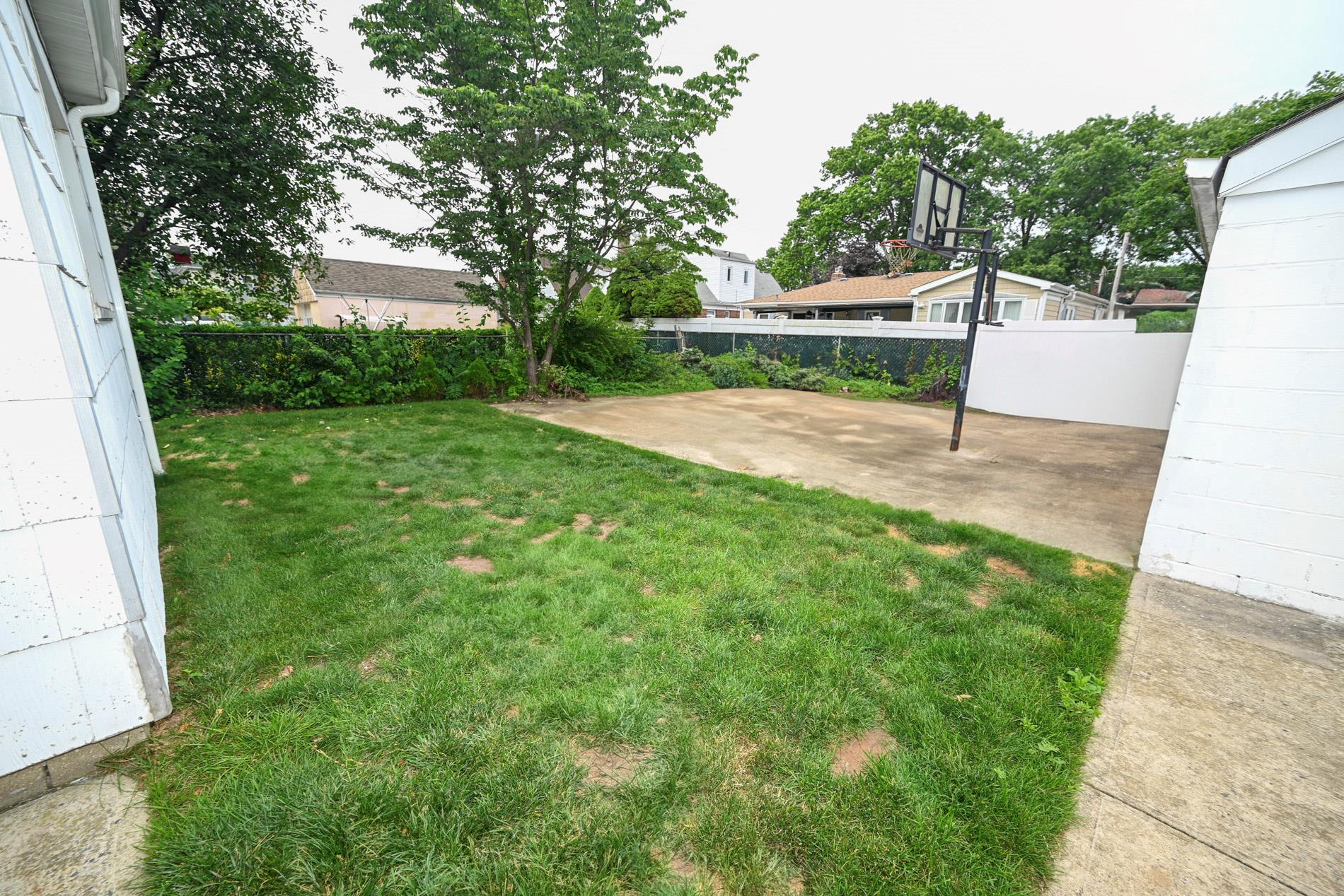 85-23 264th Street, Floral Park, NY 11001