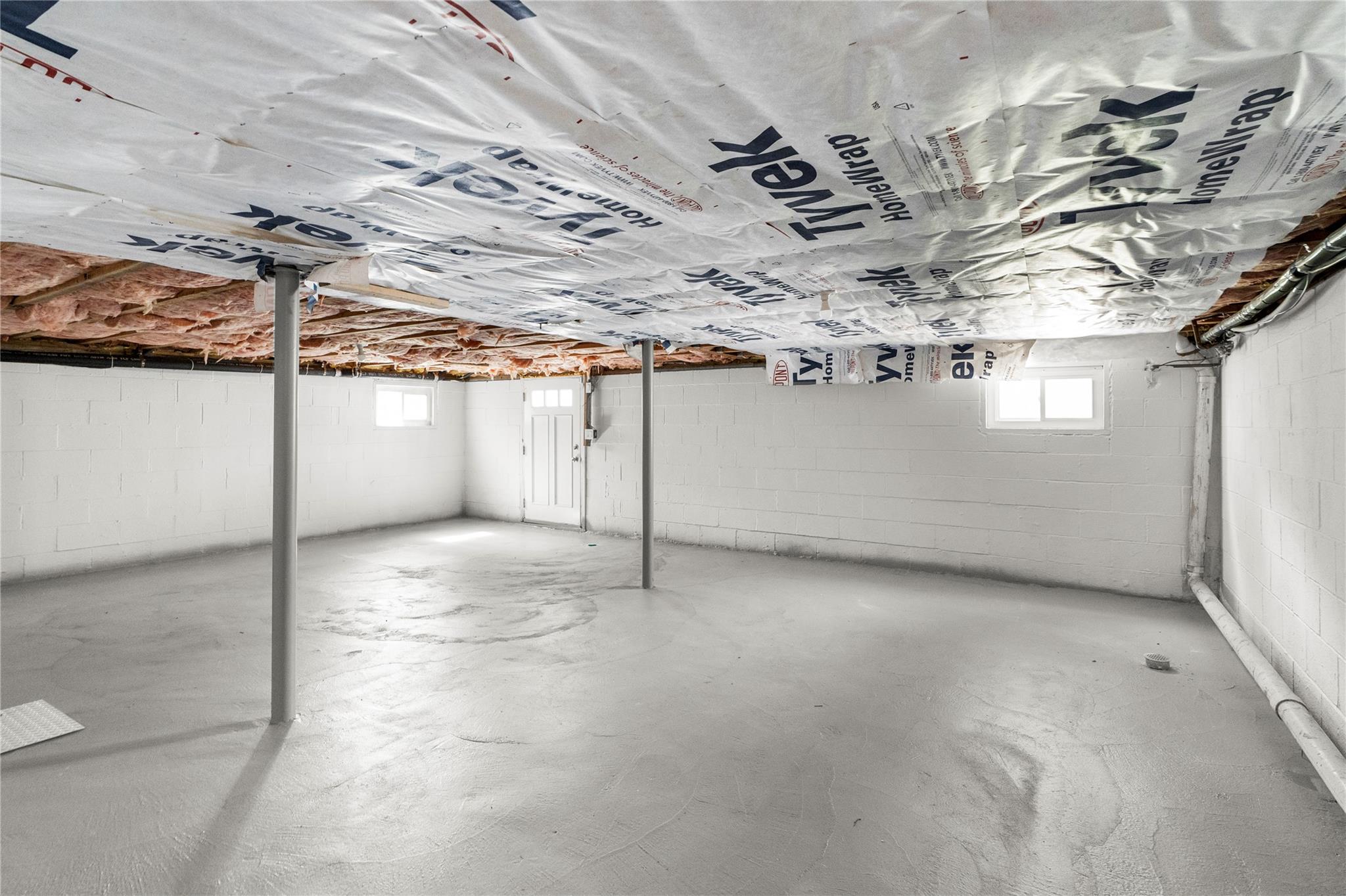 565 S 8th Street, Lindenhurst, NY 11757