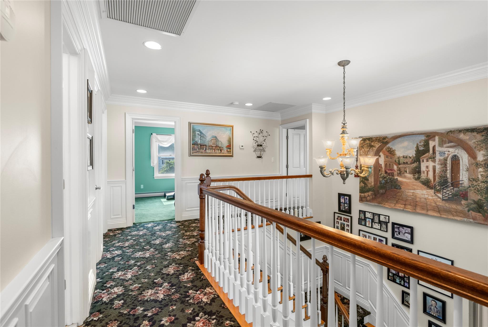 565 S 8th Street, Lindenhurst, NY 11757