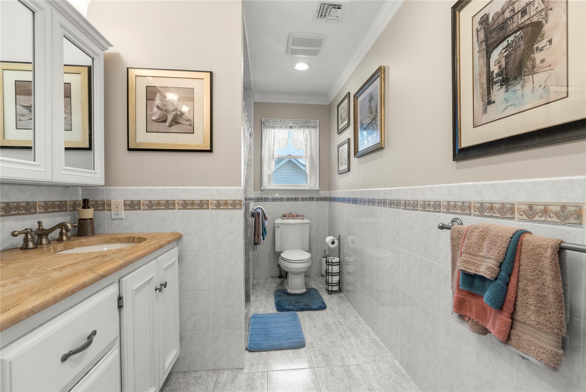 565 S 8th Street, Lindenhurst, NY 11757