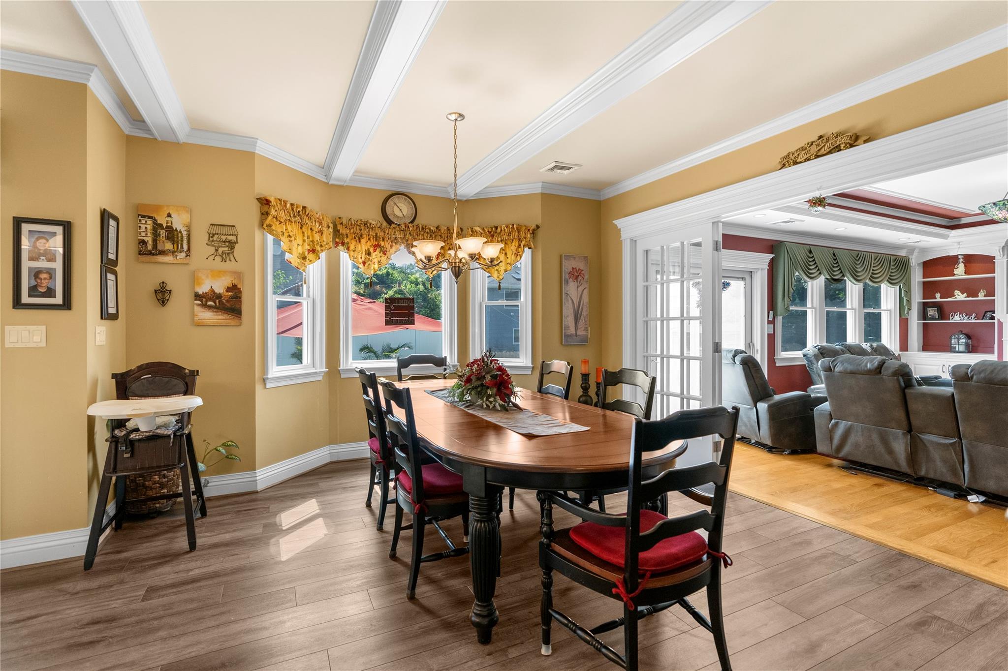 565 S 8th Street, Lindenhurst, NY 11757