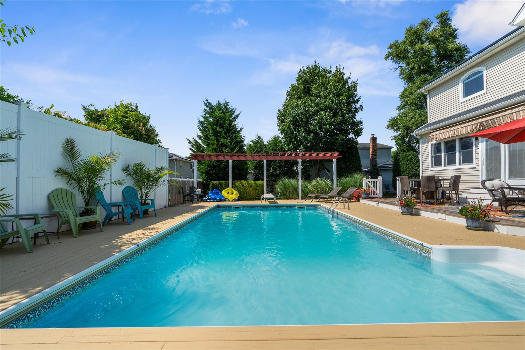 565 S 8th Street, Lindenhurst, NY 11757