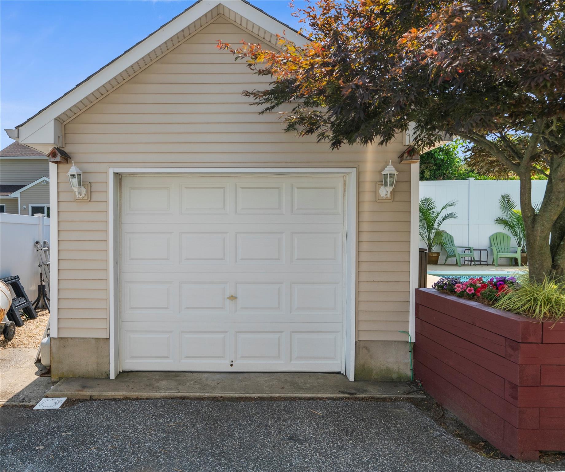 565 S 8th Street, Lindenhurst, NY 11757