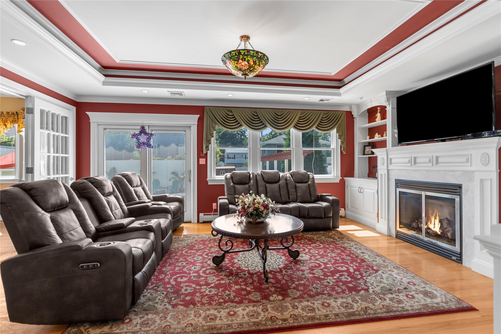 565 S 8th Street, Lindenhurst, NY 11757