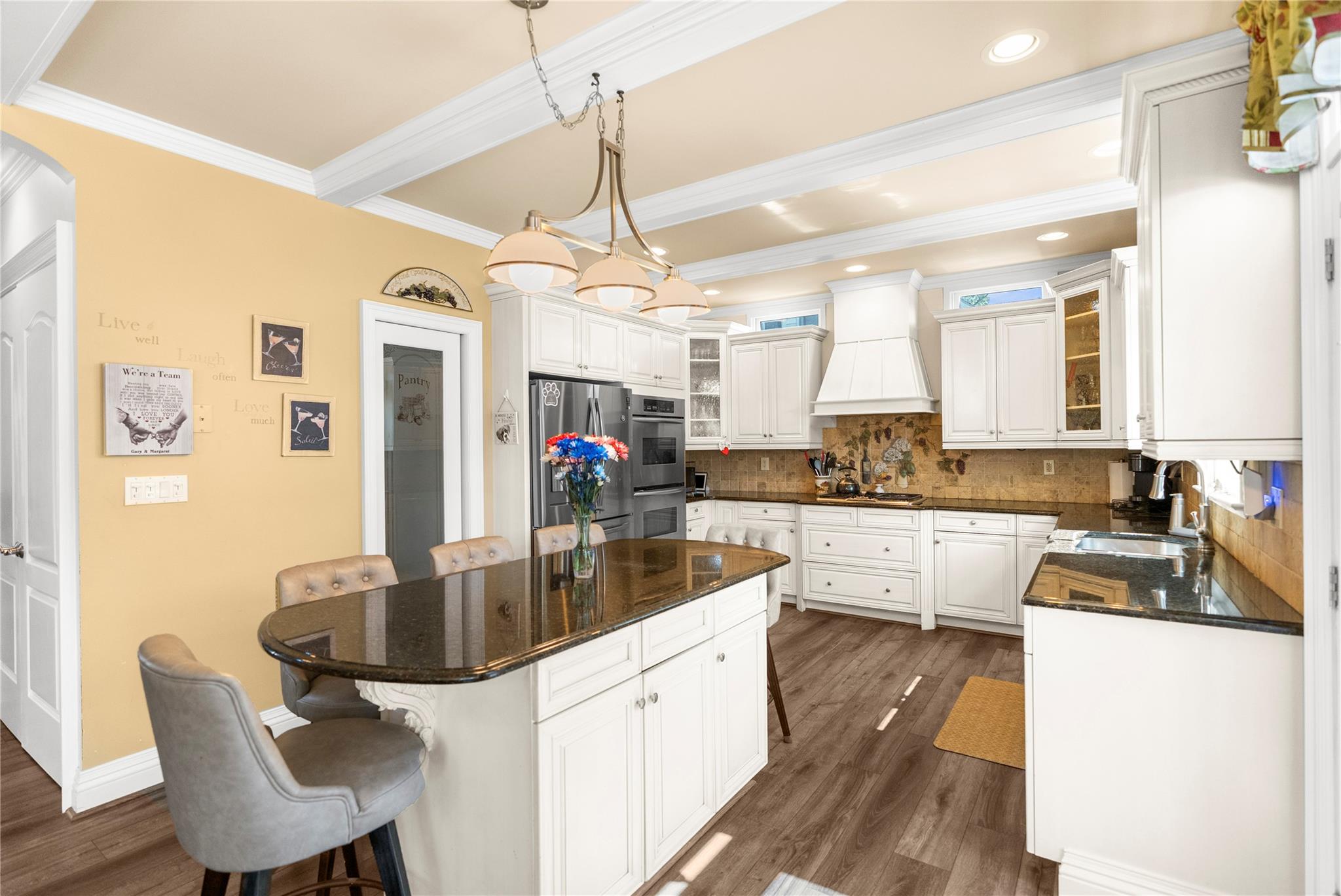 565 S 8th Street, Lindenhurst, NY 11757