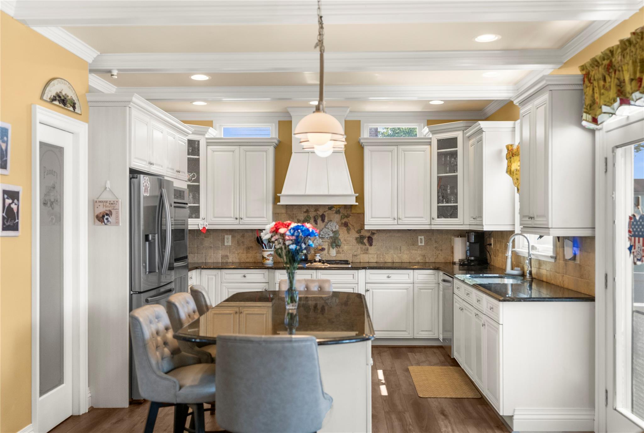 565 S 8th Street, Lindenhurst, NY 11757