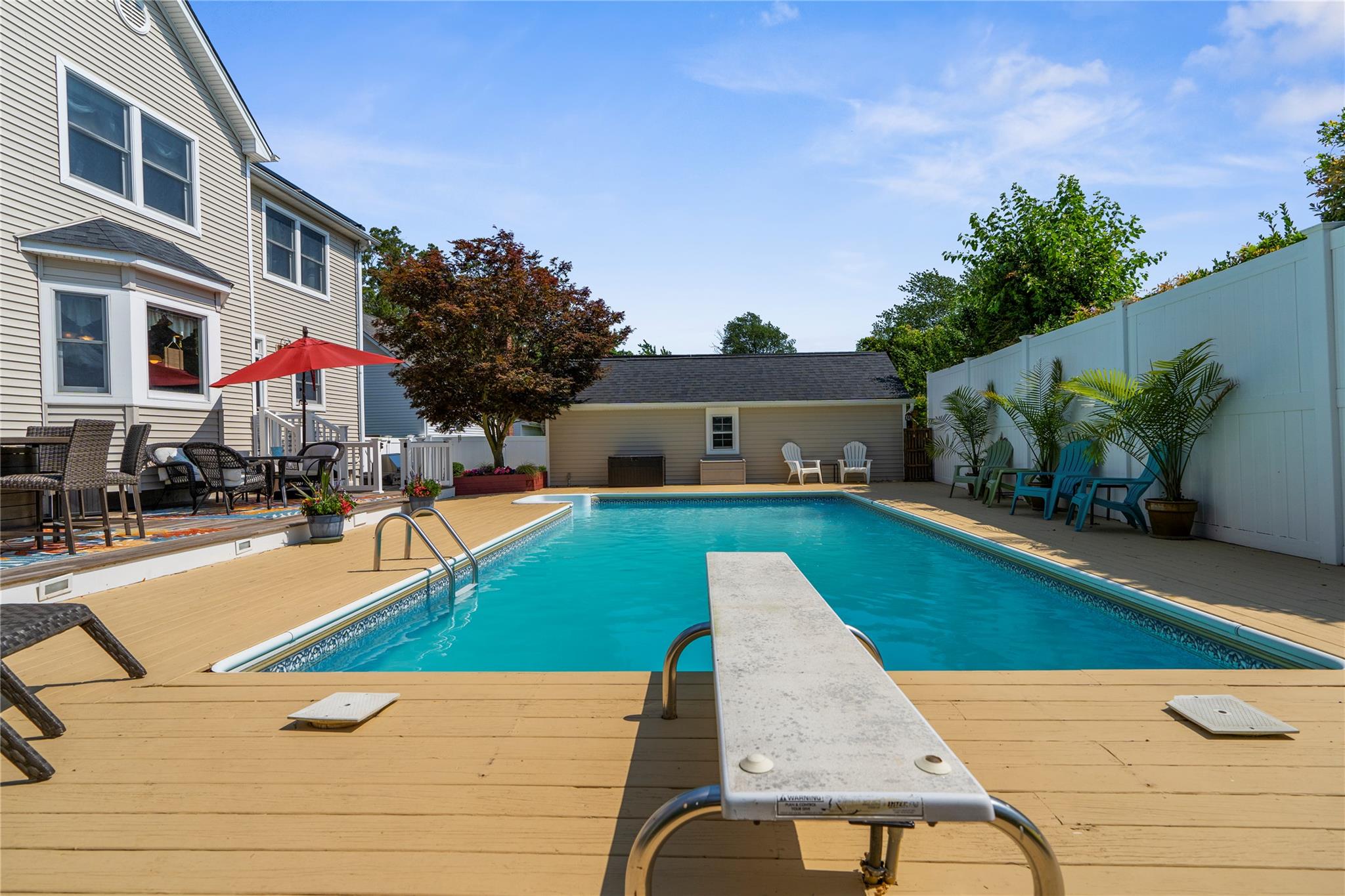 565 S 8th Street, Lindenhurst, NY 11757