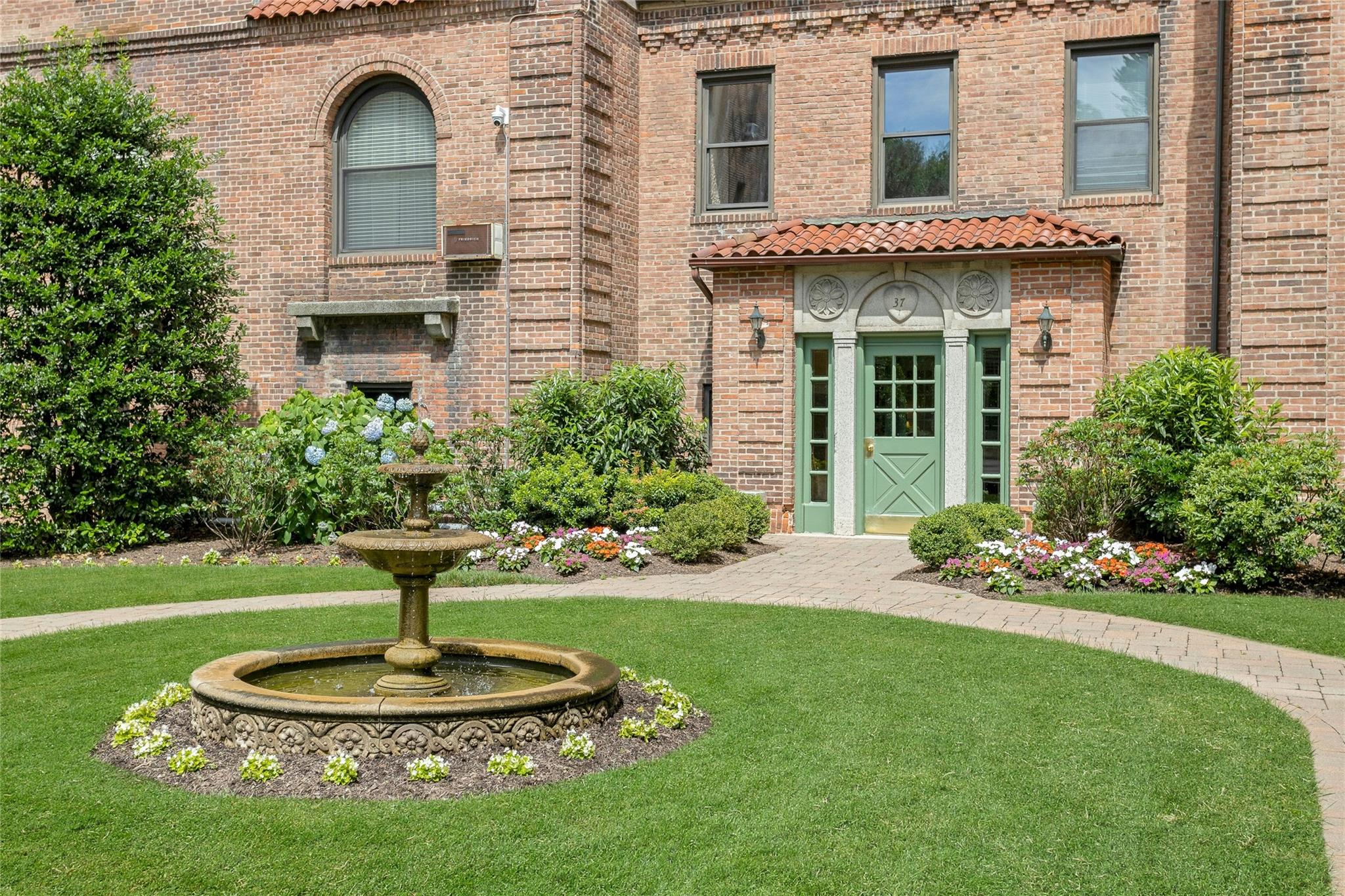 37 Central Avenue # 2G, Hartsdale, NY 10530