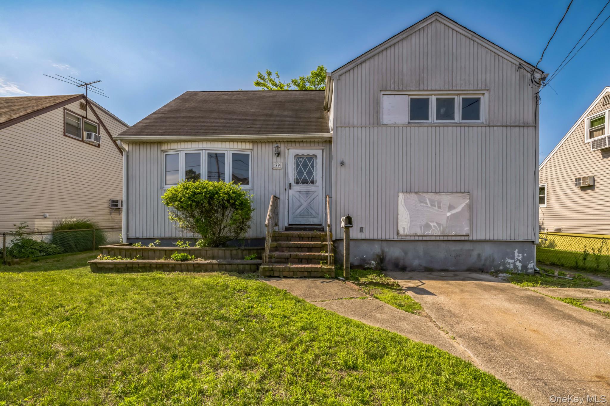 39 Layton Street, Freeport, NY 11520