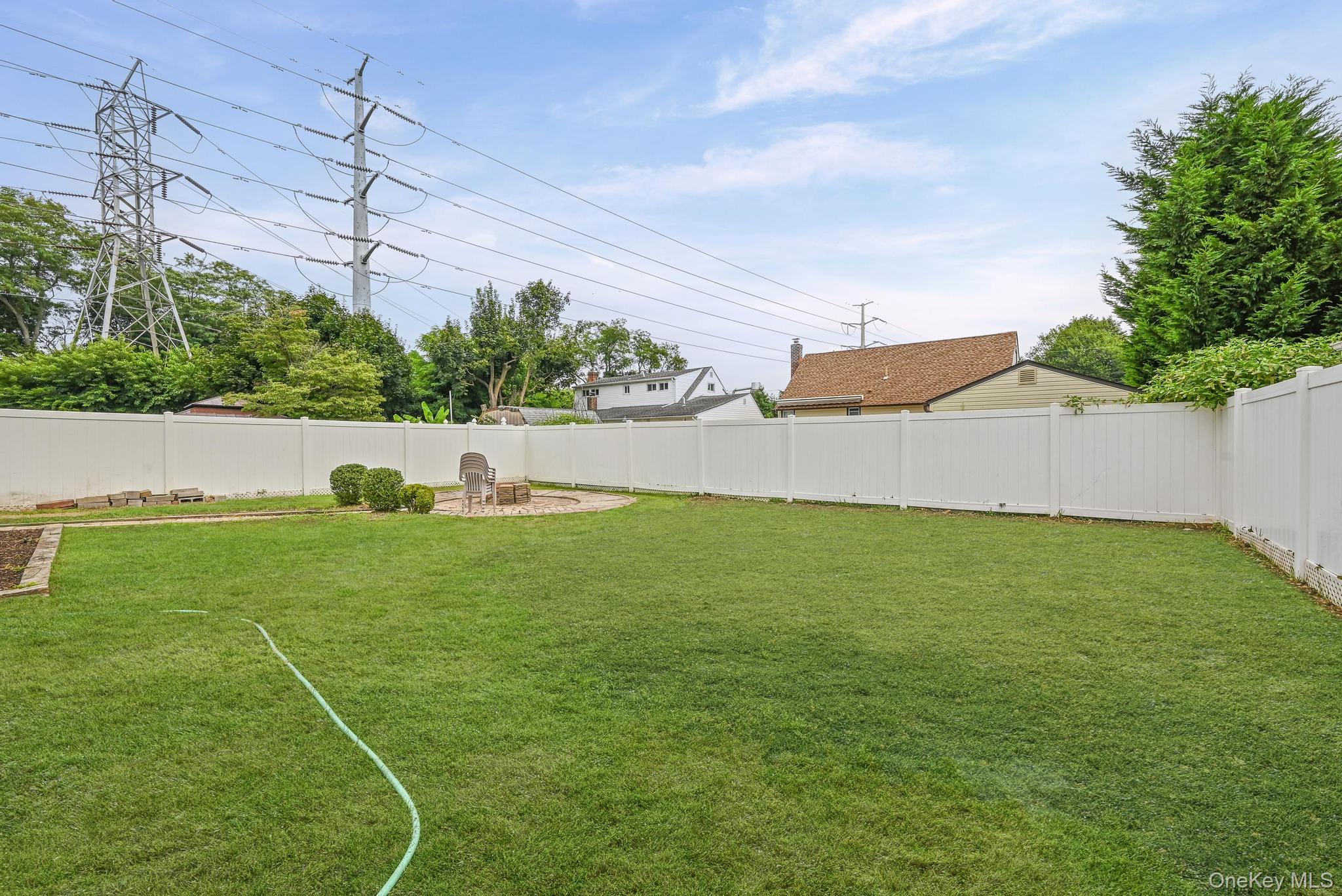 96 S Windhorst Avenue, Bethpage, NY 11714