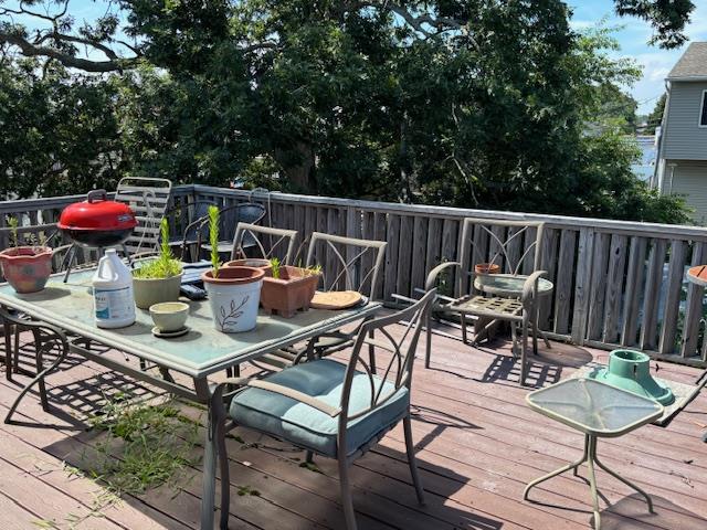 68 Knoll Street, Lindenhurst, NY 11757