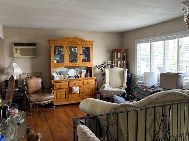 68 Knoll Street, Lindenhurst, NY 11757