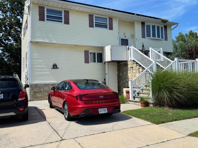 68 Knoll Street, Lindenhurst, NY 11757