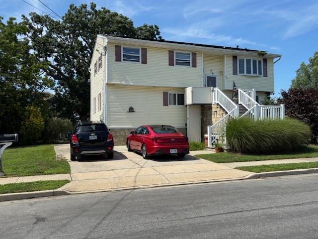 68 Knoll Street, Lindenhurst, NY 11757