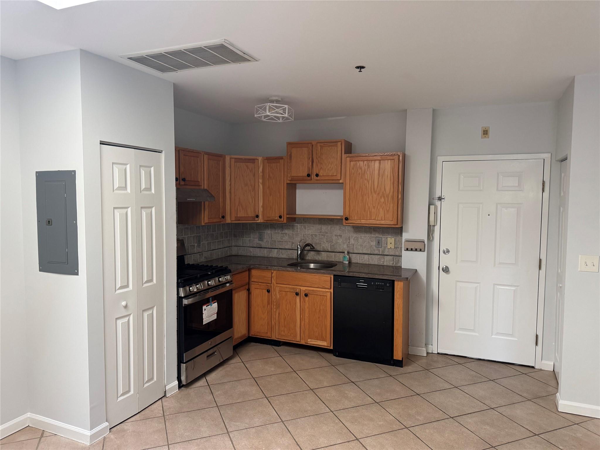 210 Main Street # 8, Port Jefferson, NY 11777