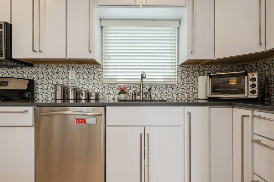 17 Keswick Lane, Plainview, NY 11803