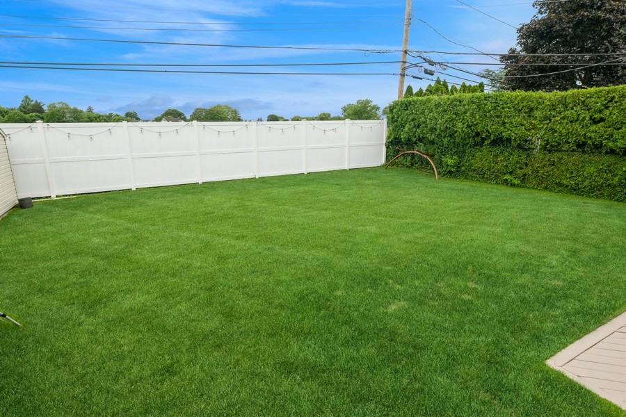 17 Keswick Lane, Plainview, NY 11803