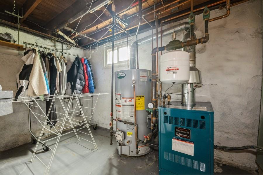 17 Keswick Lane, Plainview, NY 11803