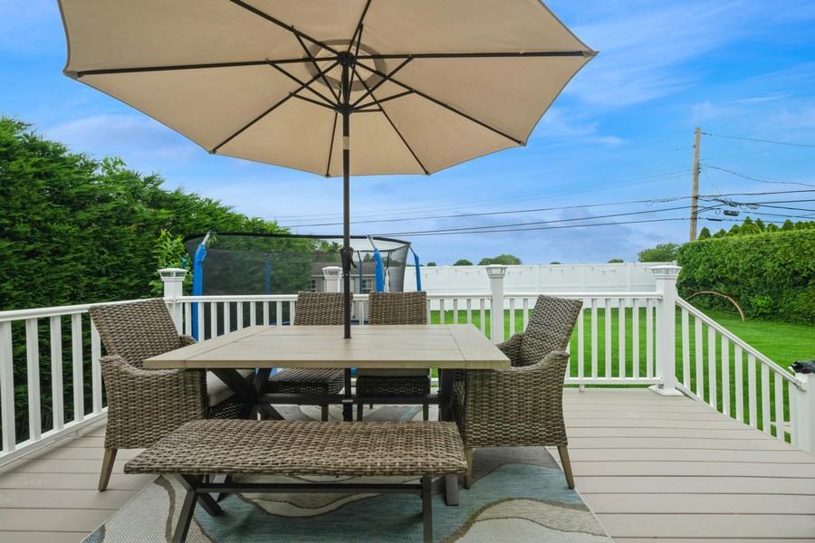 17 Keswick Lane, Plainview, NY 11803