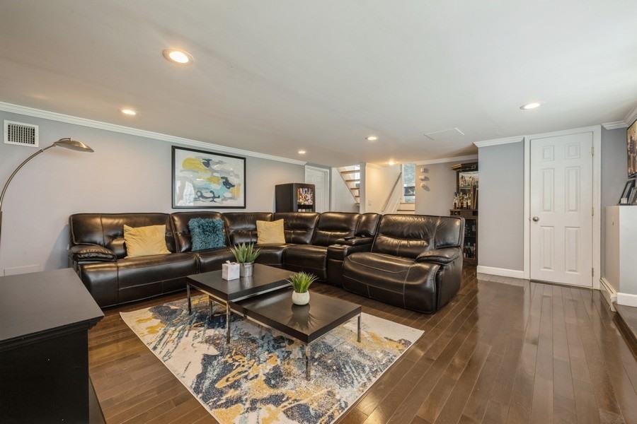 17 Keswick Lane, Plainview, NY 11803