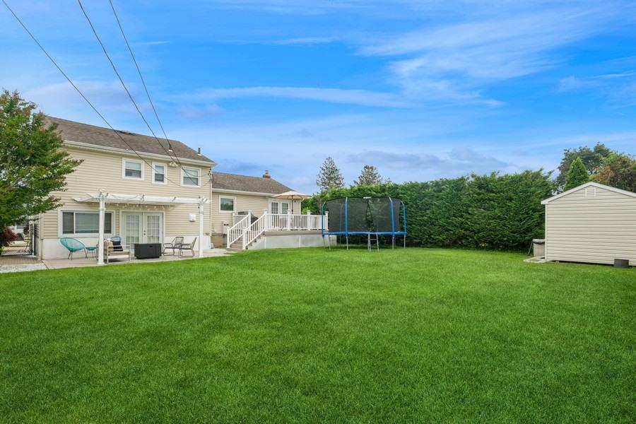 17 Keswick Lane, Plainview, NY 11803