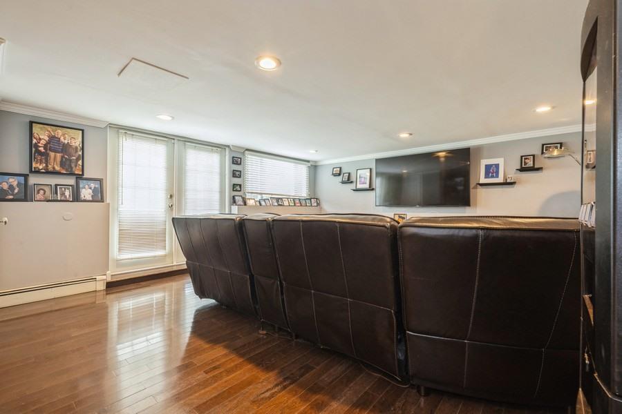 17 Keswick Lane, Plainview, NY 11803