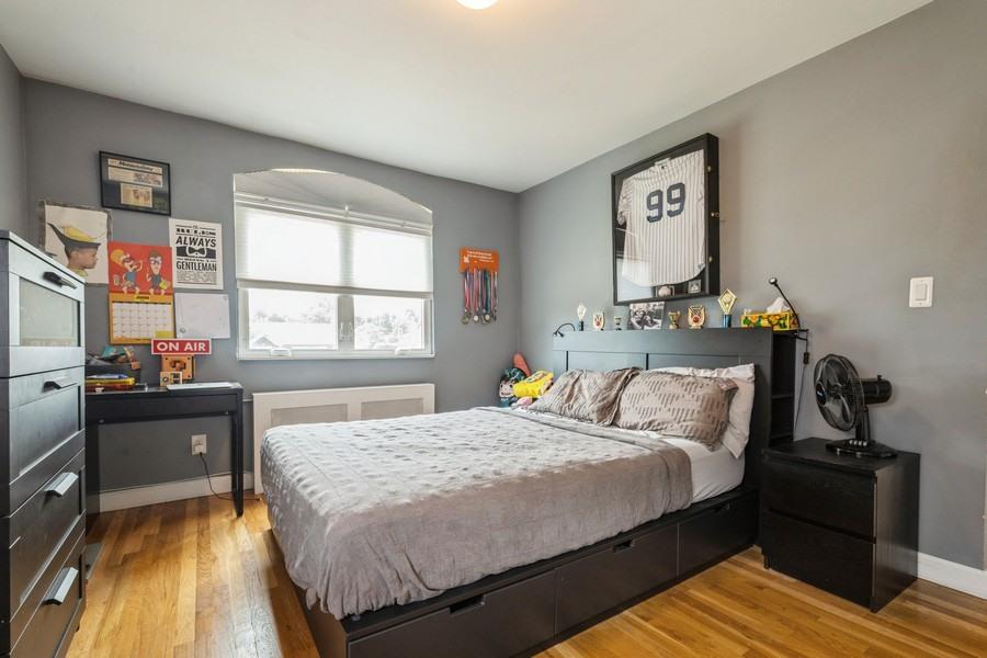 17 Keswick Lane, Plainview, NY 11803