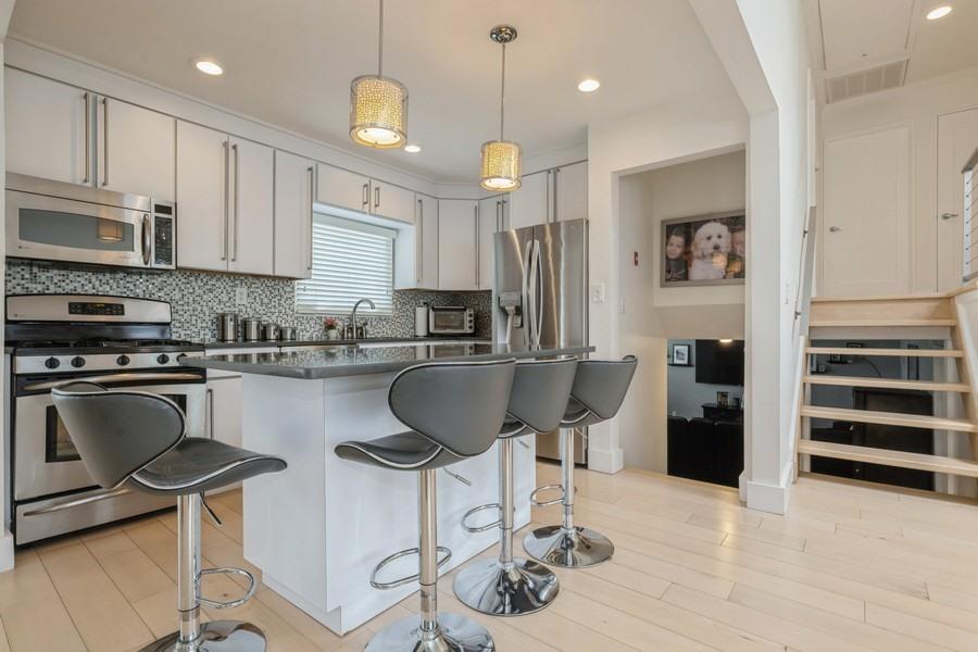 17 Keswick Lane, Plainview, NY 11803