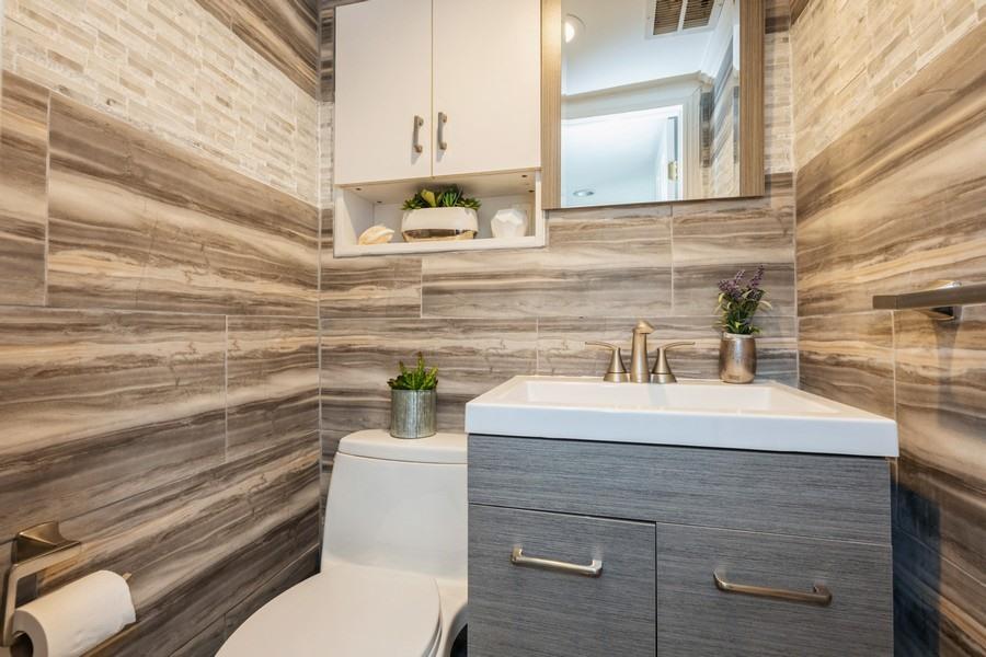 17 Keswick Lane, Plainview, NY 11803