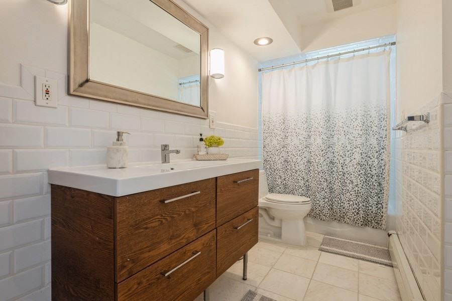 17 Keswick Lane, Plainview, NY 11803