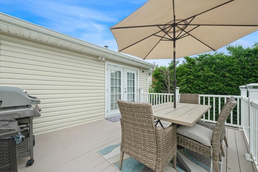 17 Keswick Lane, Plainview, NY 11803