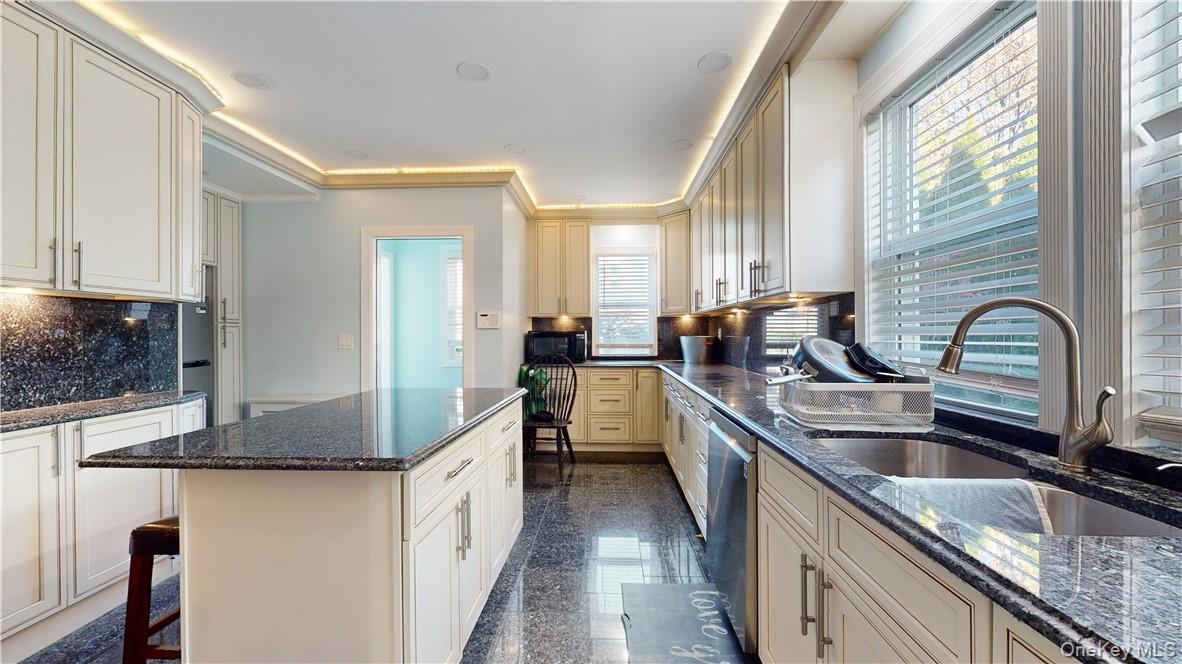 14 Hamilton Avenue, New Rochelle, NY 10801