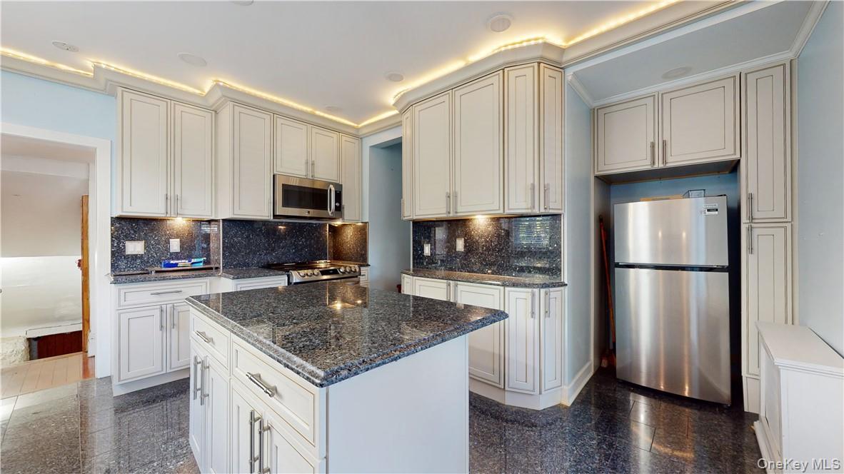 14 Hamilton Avenue, New Rochelle, NY 10801