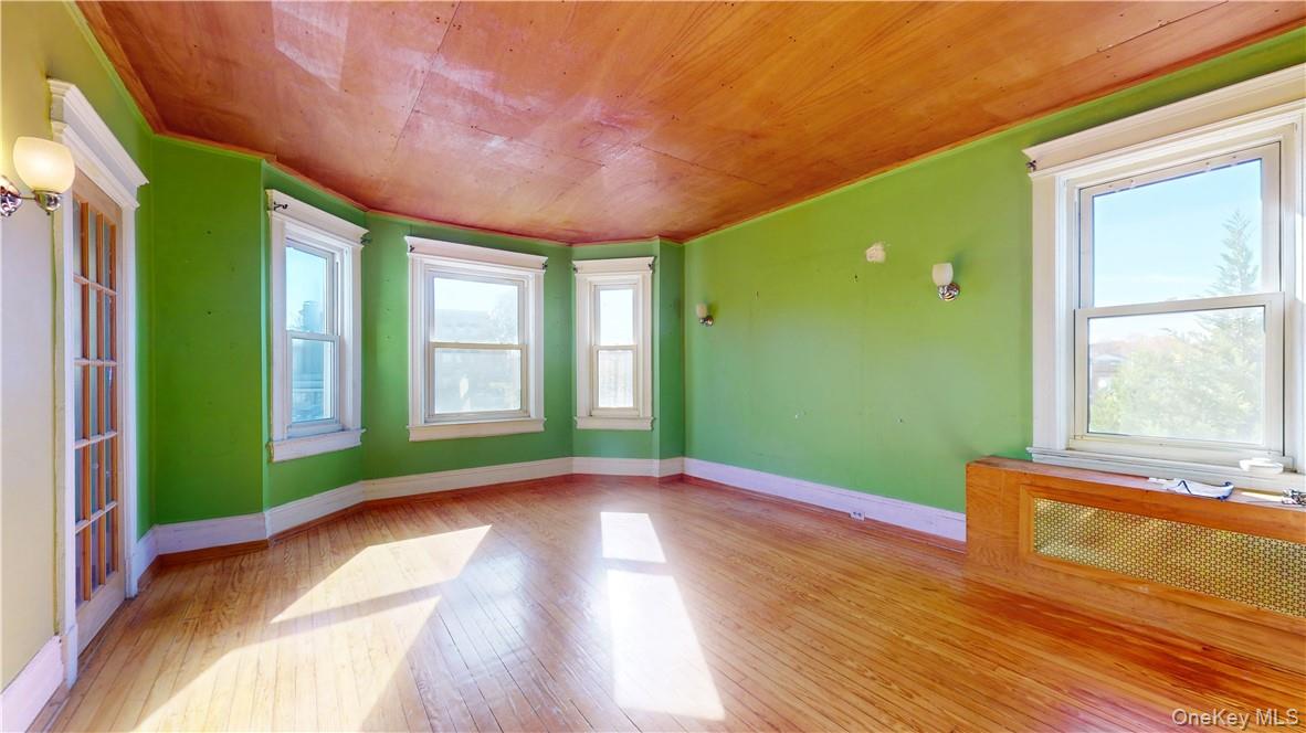 14 Hamilton Avenue, New Rochelle, NY 10801