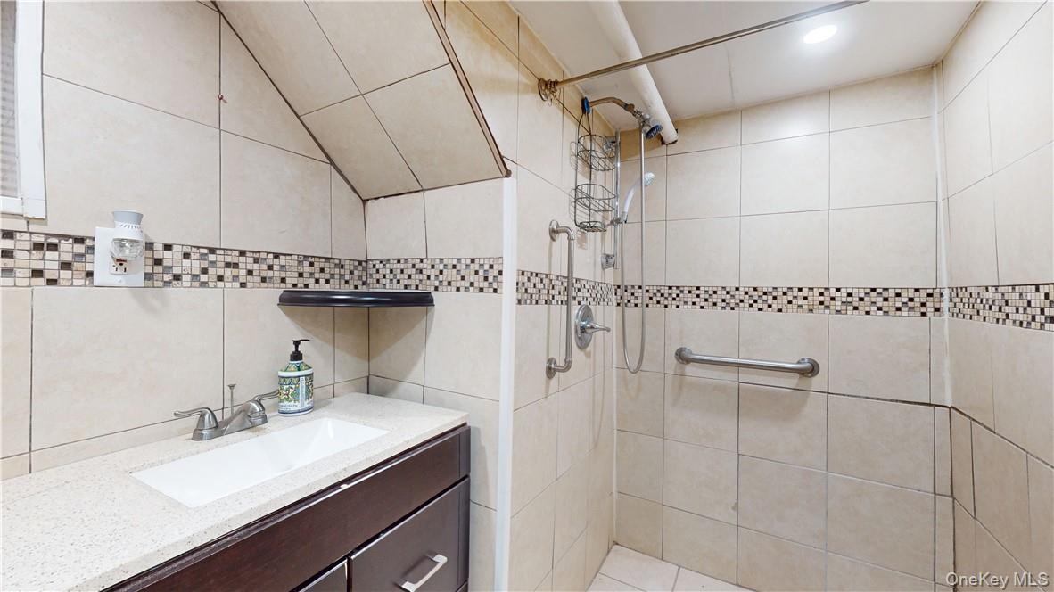 14 Hamilton Avenue, New Rochelle, NY 10801