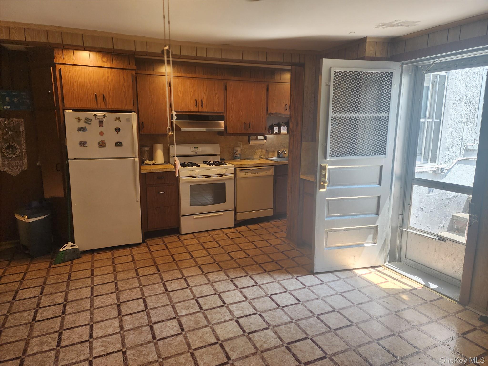 40 Powers Street, Brooklyn, NY 11211