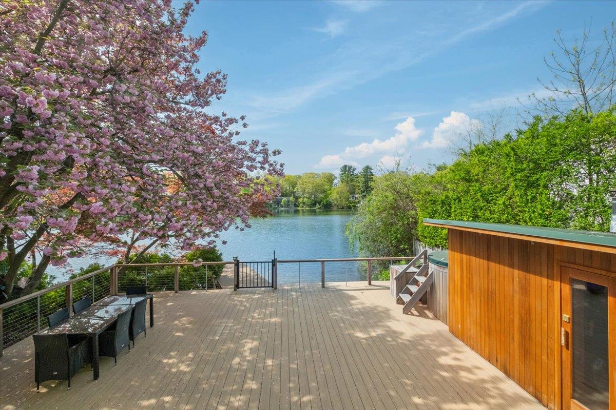 21 Point Drive S, Lake Peekskill, NY 10537