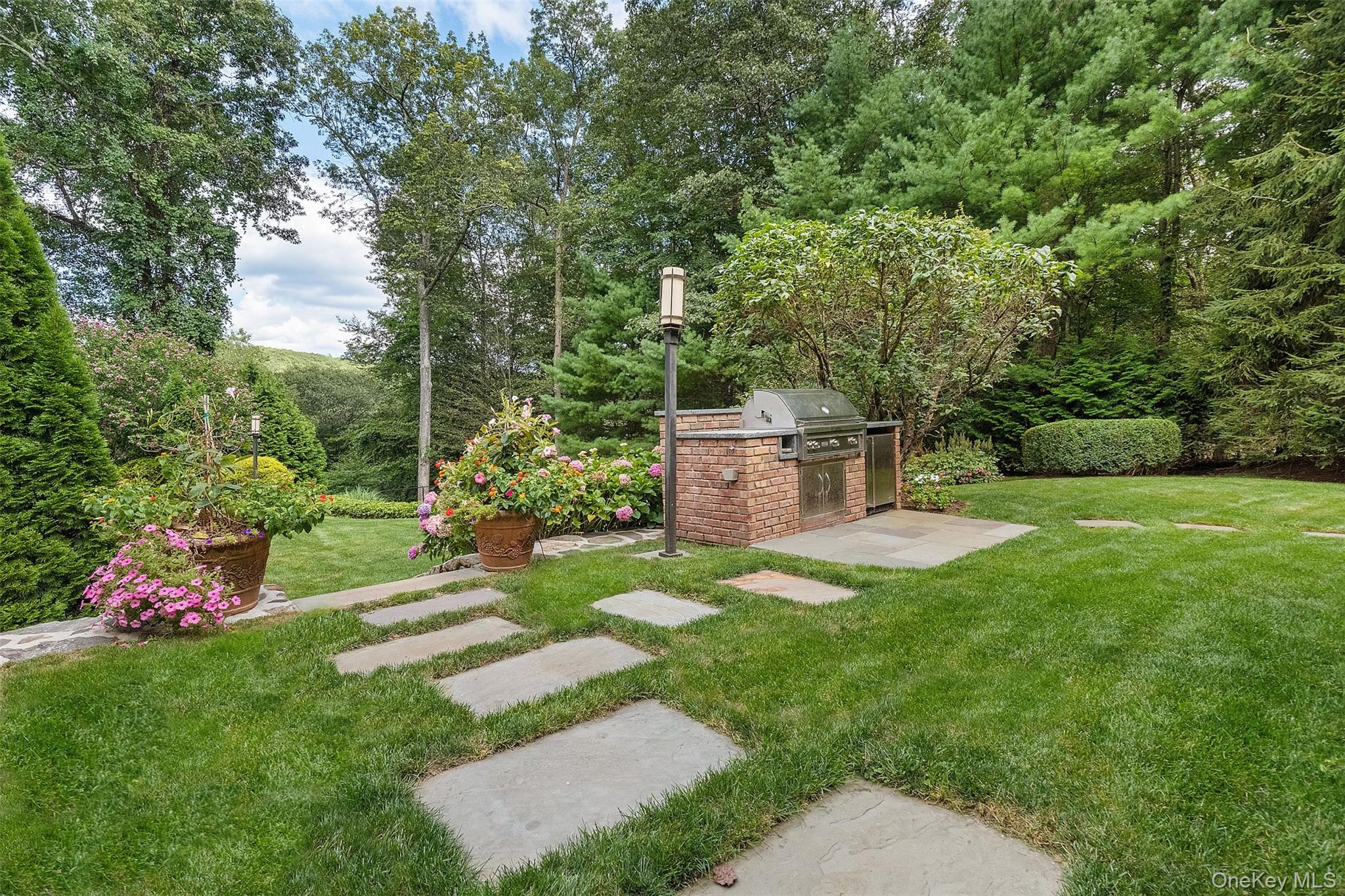 8 Ridgeview Circle, Armonk, NY 10504