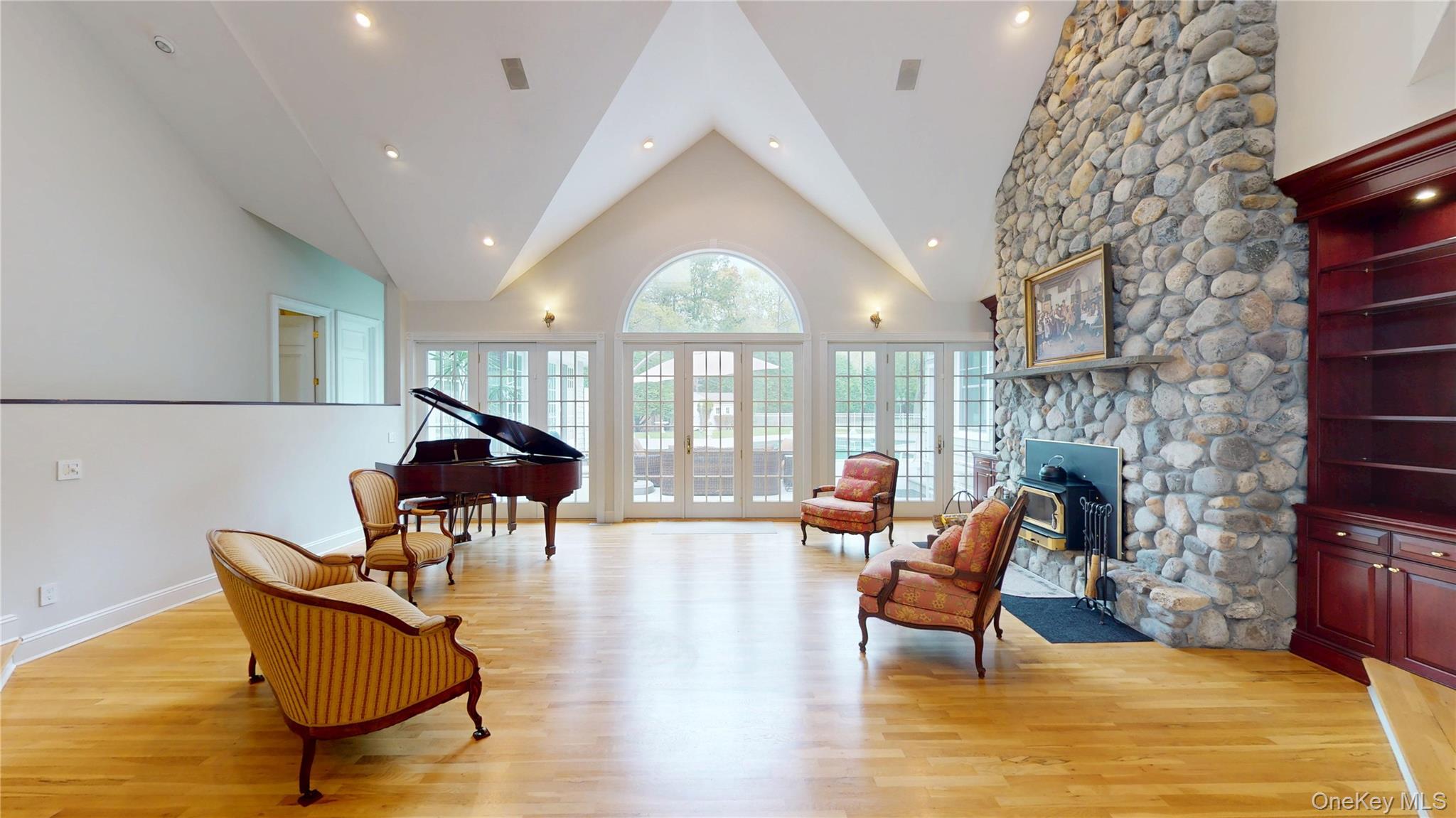 124 Montauk Highway, Westhampton, NY 11977