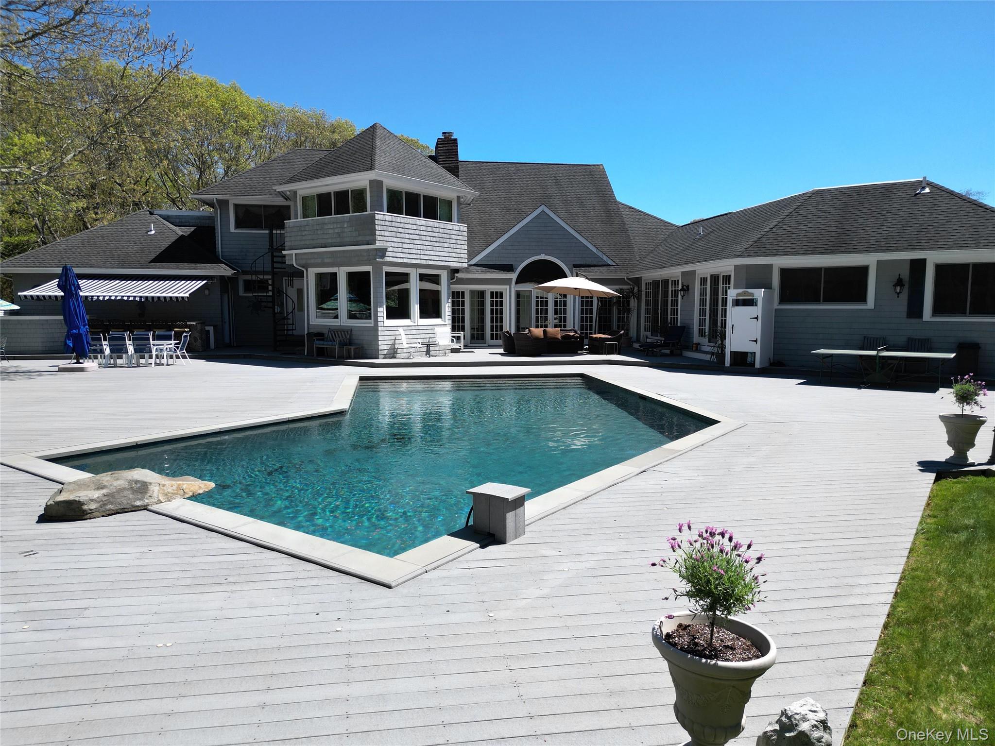 124 Montauk Highway, Westhampton, NY 11977