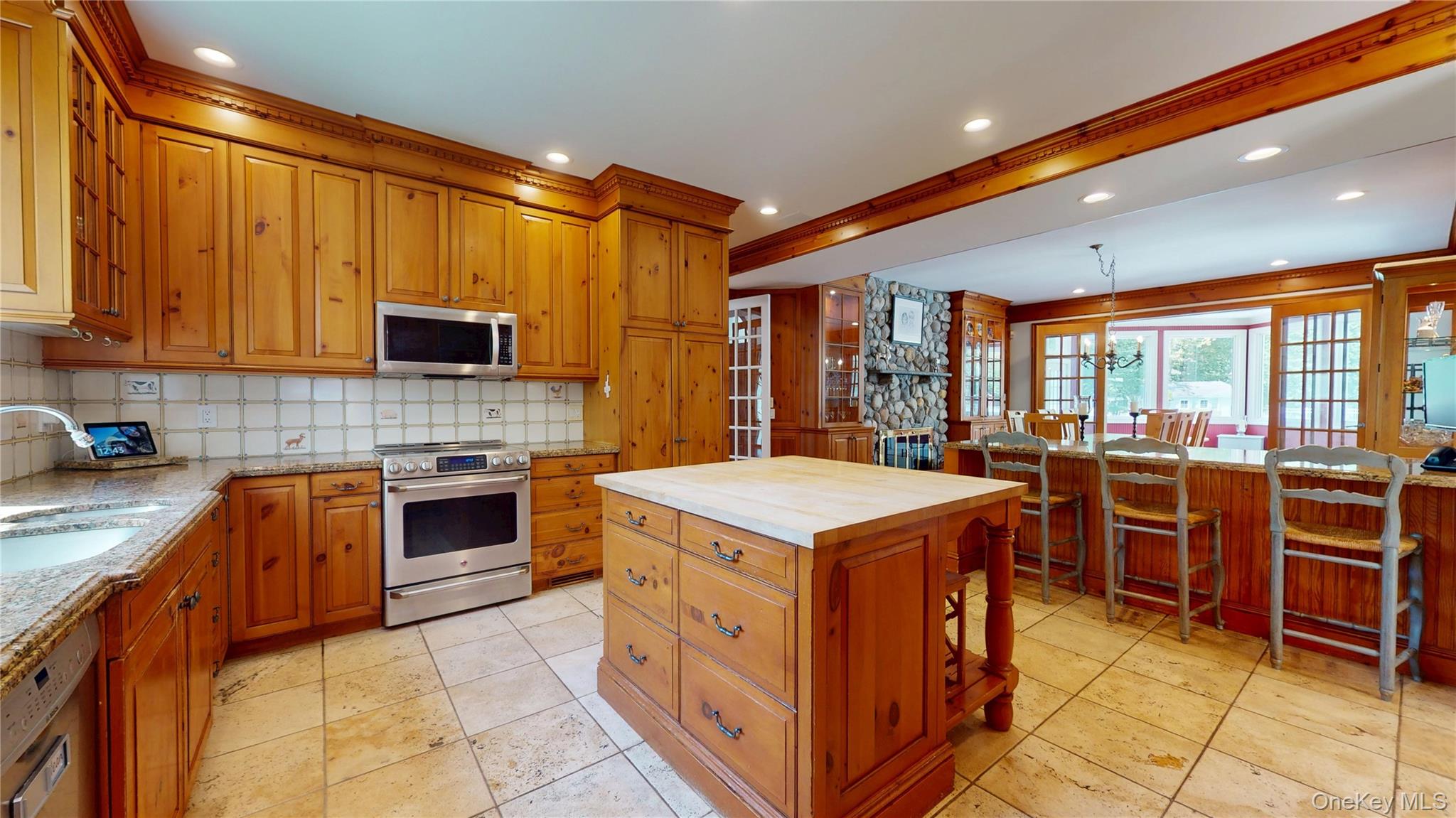 124 Montauk Highway, Westhampton, NY 11977