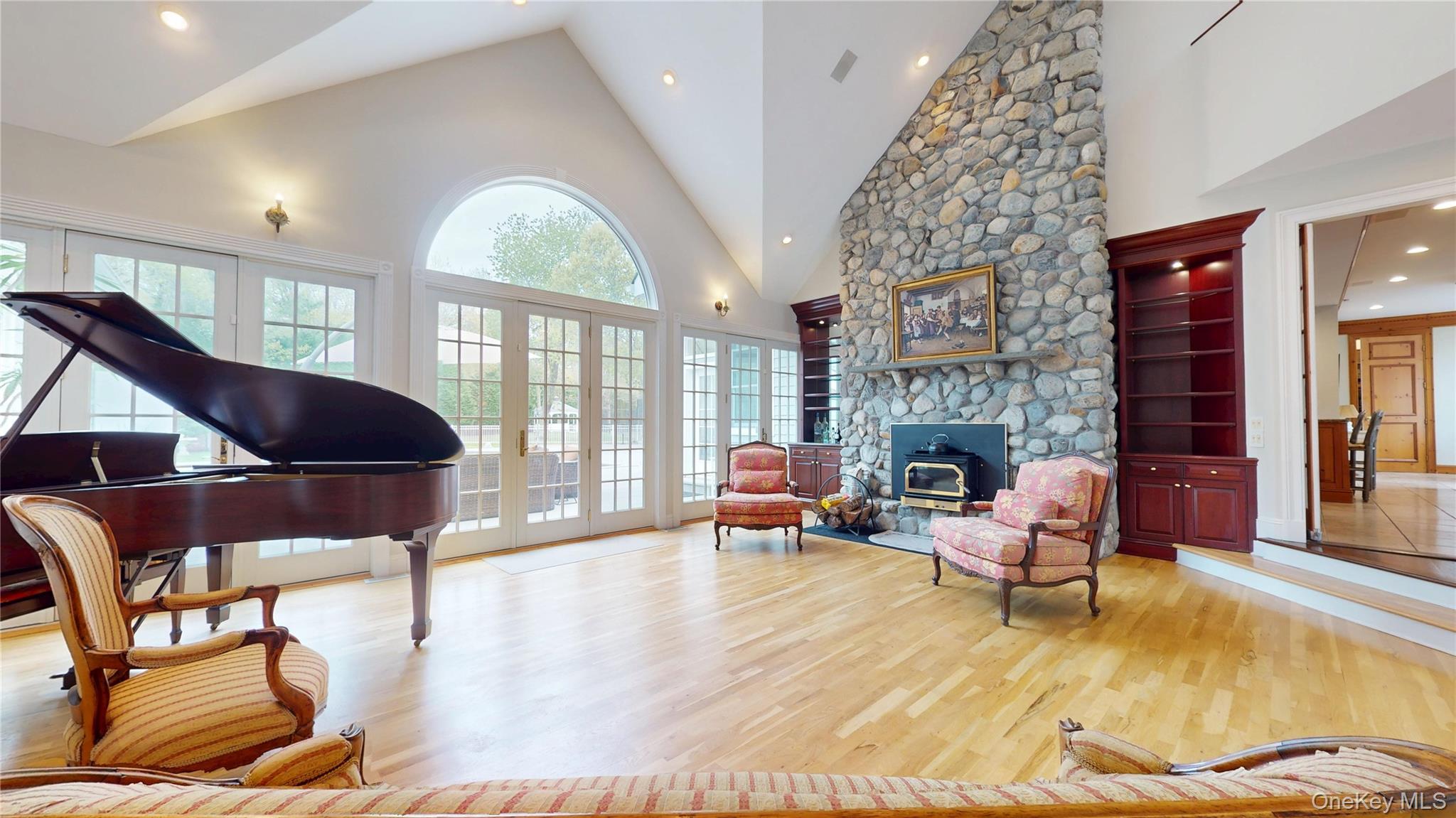 124 Montauk Highway, Westhampton, NY 11977